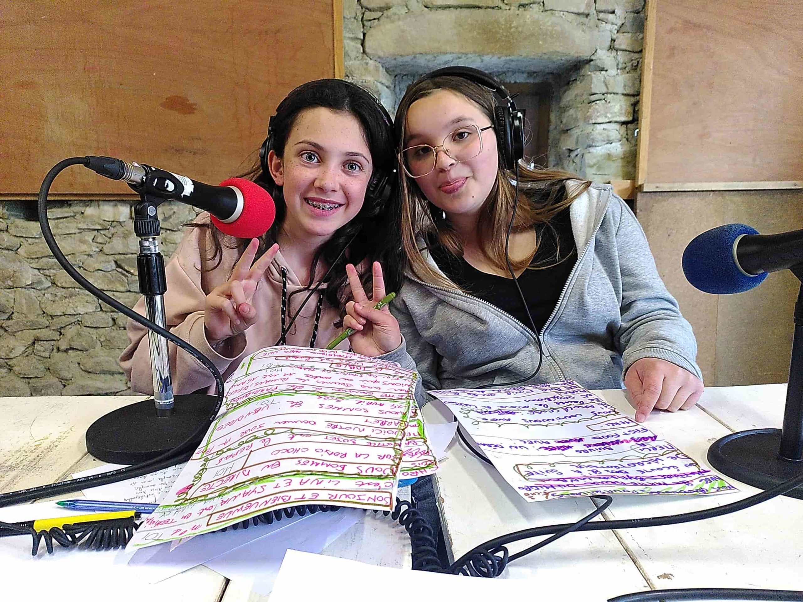 Lina et Syana-séjour radio jeunes 2023 à Pont de Barret