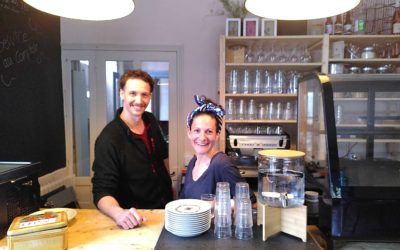 Café convivial, cuisine familiale et locale, Mélanie et Marco vous accueillent au Magasin Général de Bourdeaux
