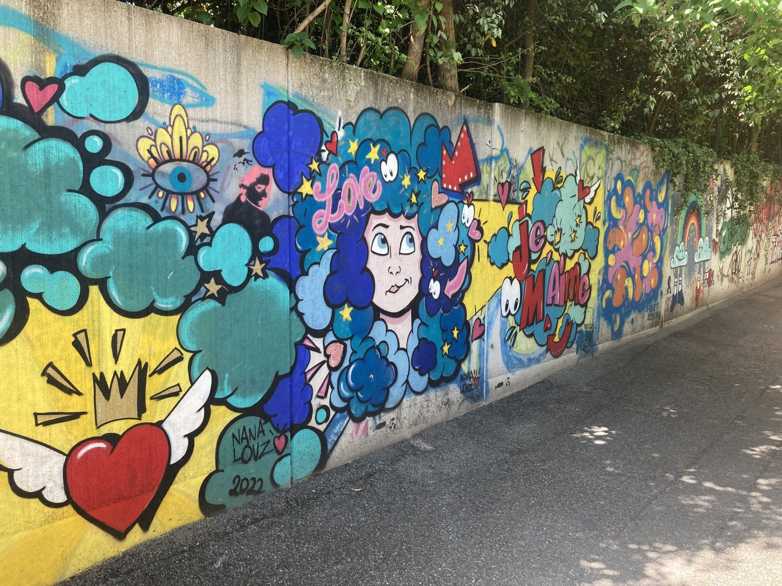 Une fresque signée par la street artiste Nana Lovz à Dieulefit.
