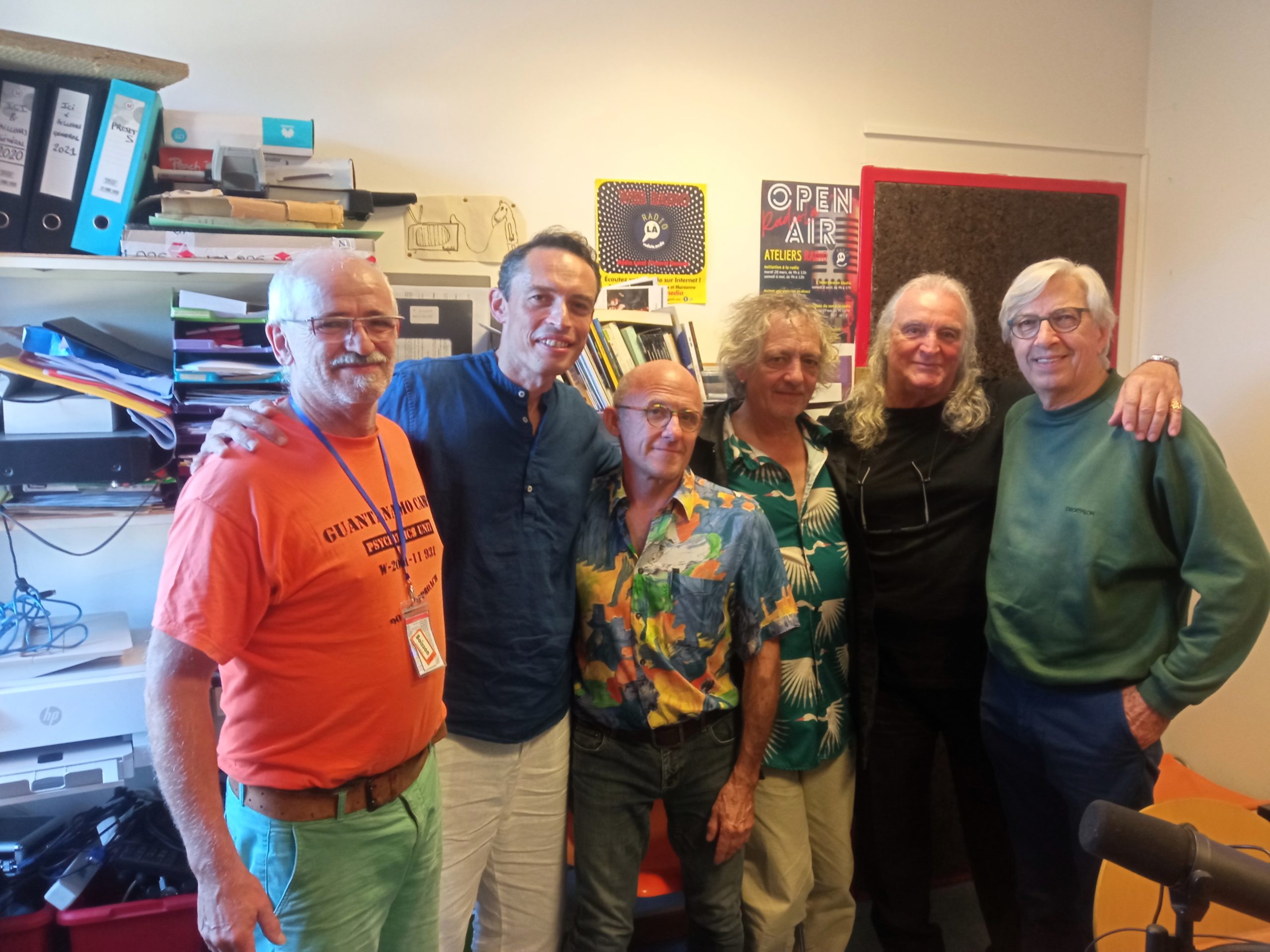 Arnaud Askoy, Roland Romanelli, Jean-Philippe Audin et Jacques Roques de la Promesse Brel, avec les bénévoles Jacques Martin et Vincent Morin.