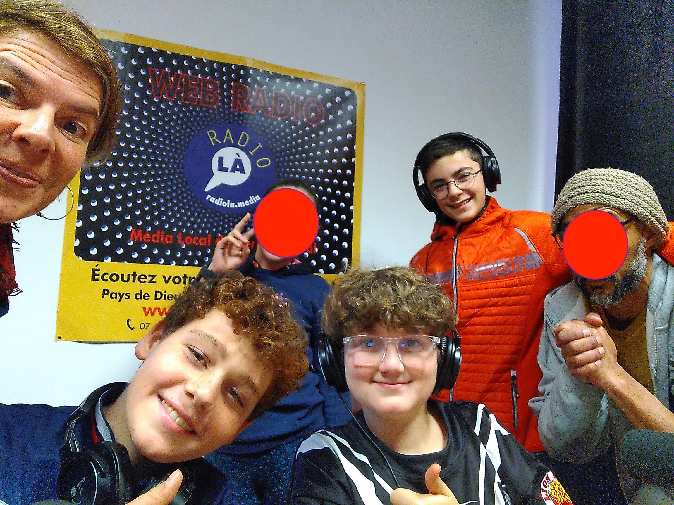 Le groupe des Furtifs au micro