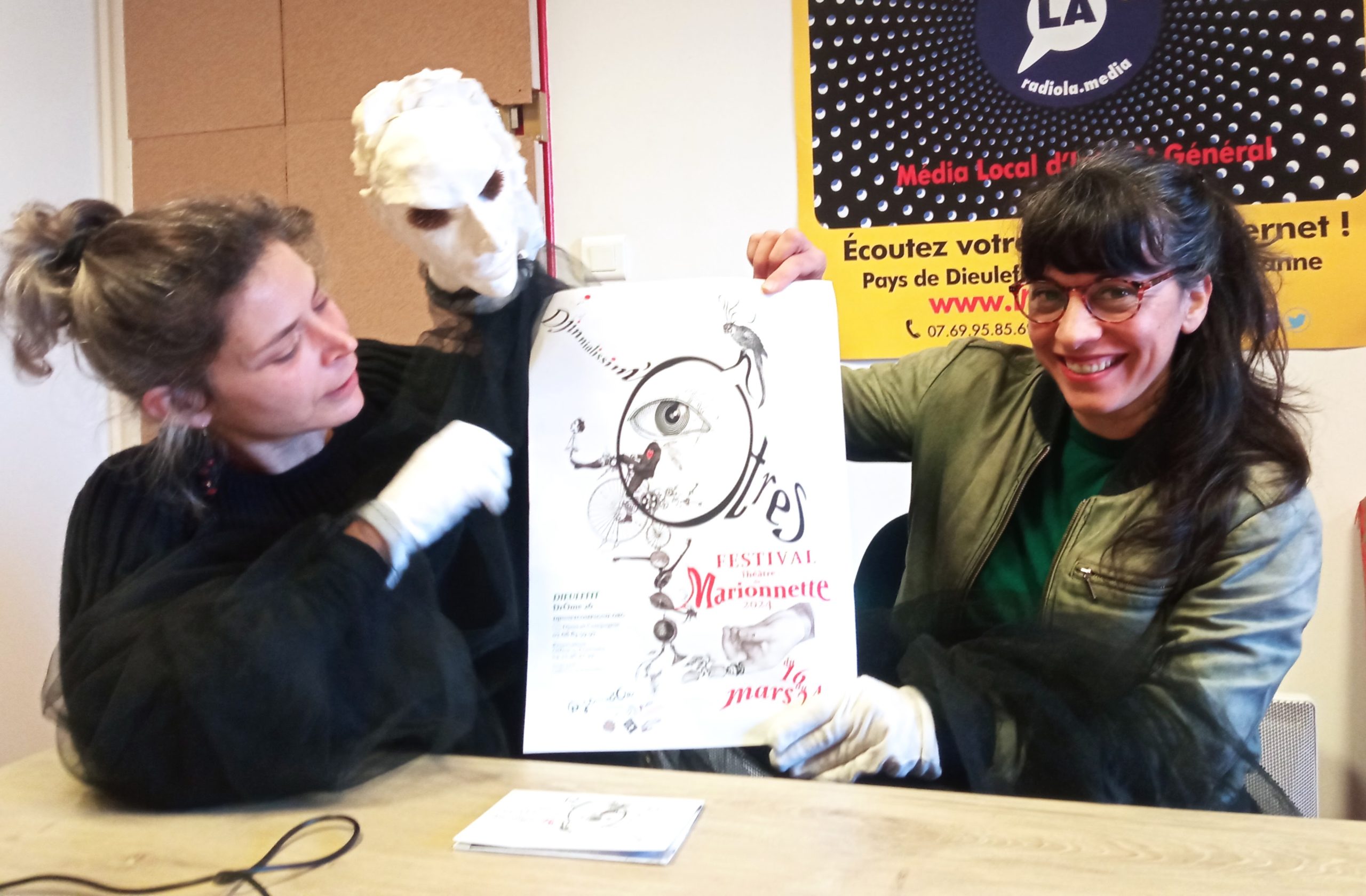 Les artistes marionnettistes Ipek Thevenon et Sandrine Furrer.