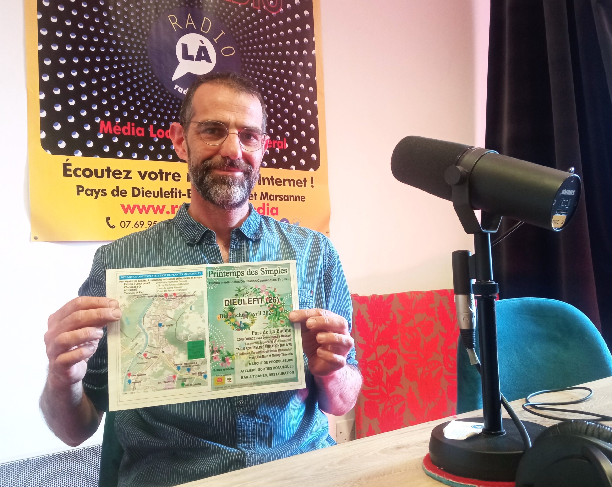 Renaud Gambus, producteur de plantes médicinales à Crupies.