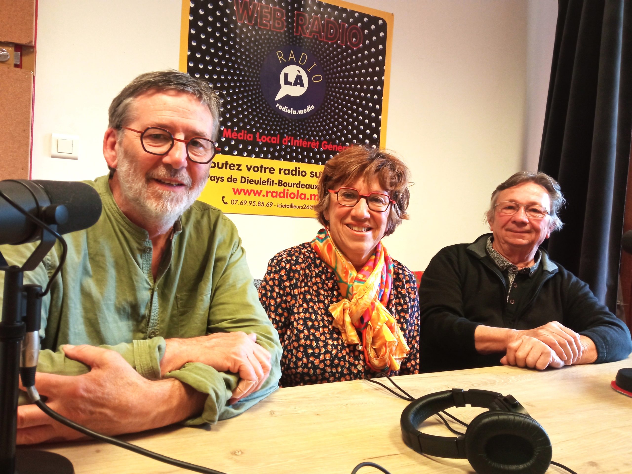 Christian Delebarre reçoit Nicole Blanc et Michel Coulon de l'association Petit train du Picodon, au studio de RadioLà à Dieulefit.