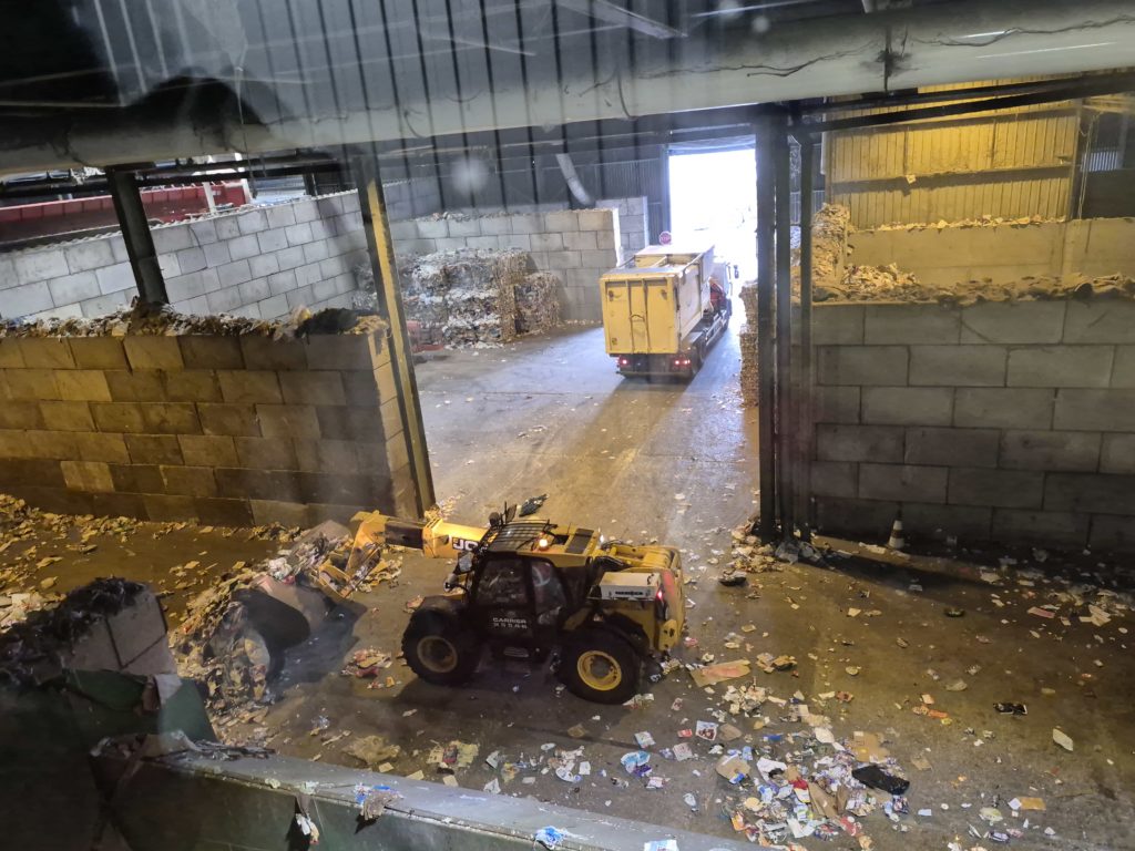 Arrivée des camions de déchets à Metripolis