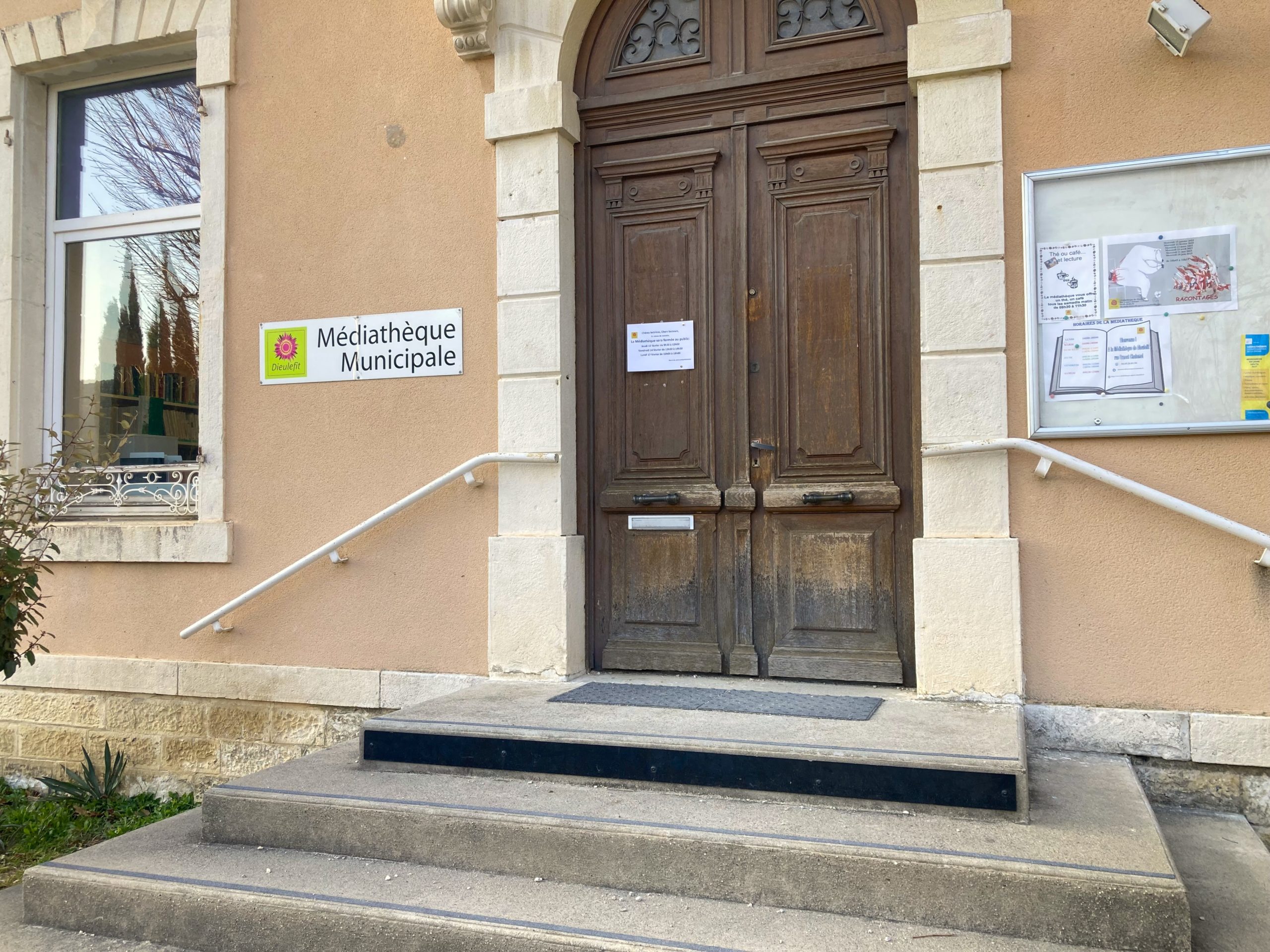 La médiathèque municipale de Dieulefit.