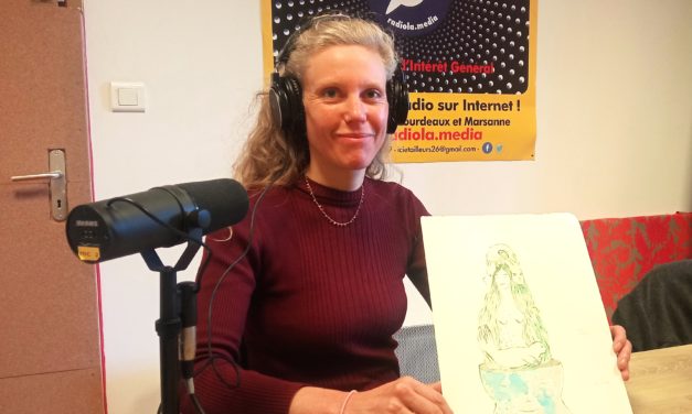 La céramiste Sarah Clotuche présente son œuvre pour la place Chateauras