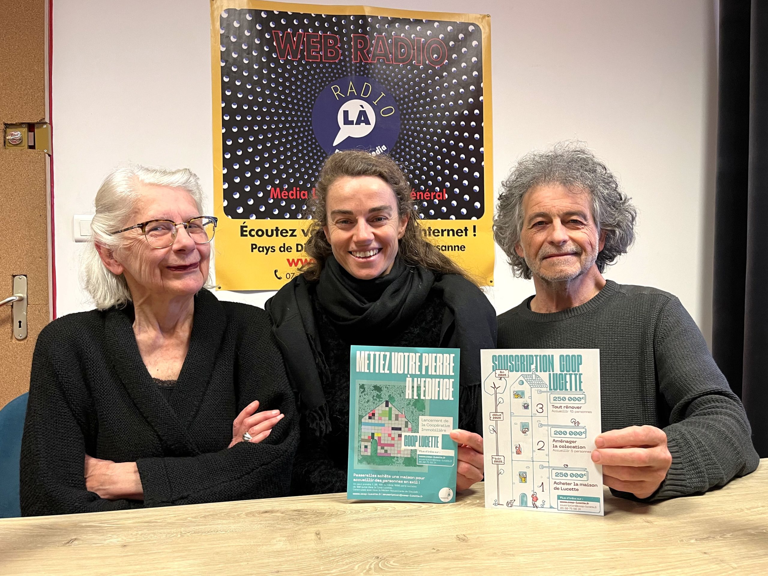 Catherine Goffaux, Chloé Peytermann et Philippe Mesnard de l'association Passerelles.