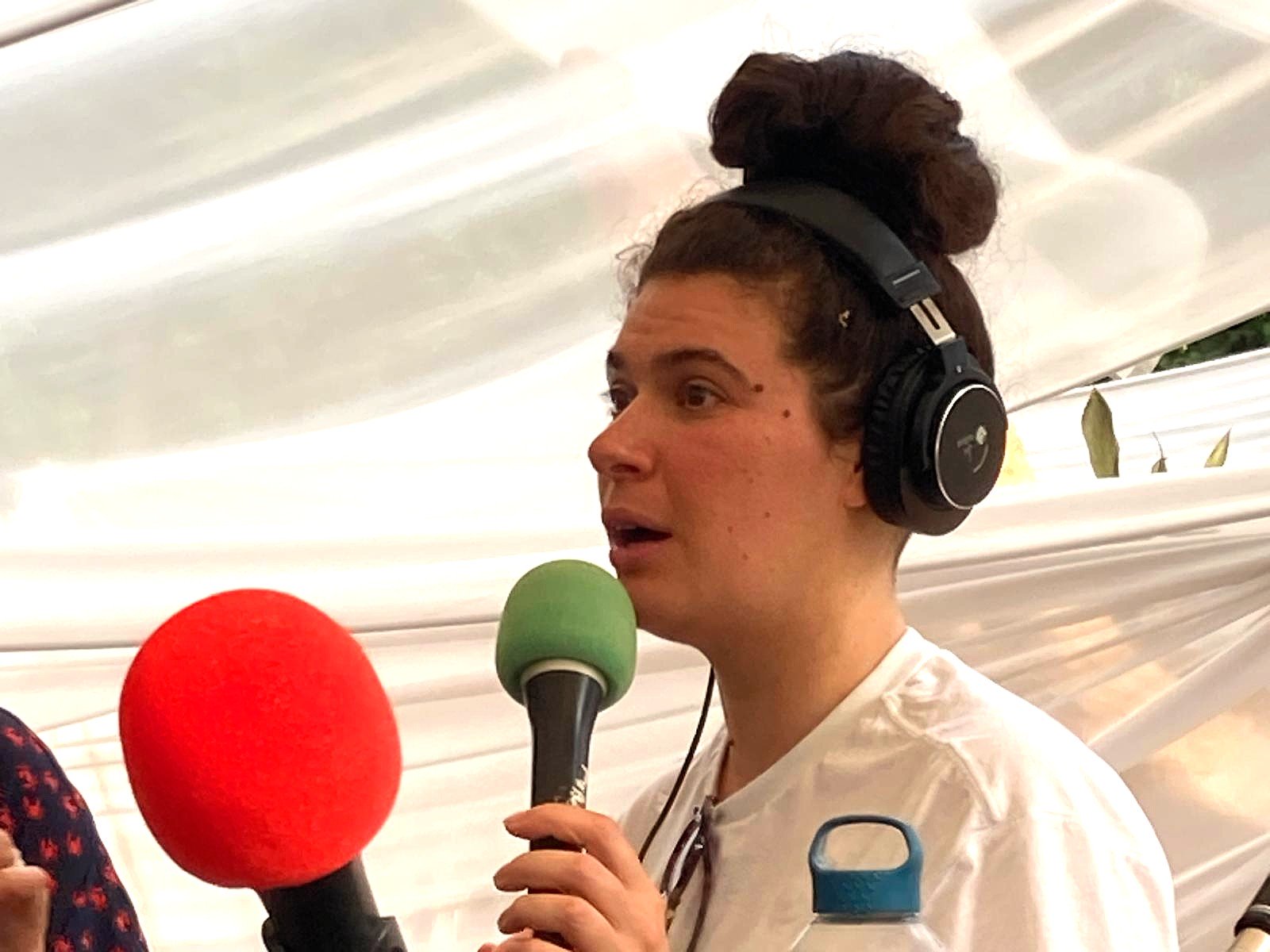 La chanteuse et compositrice ukrainienne Ganna, au micro de Radio Bizz'Art.
