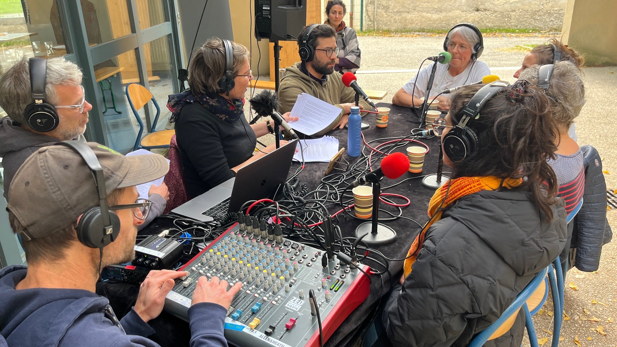 La cantine de Bourdeaux fête ses 50 ans_Mireille Bompard au micro