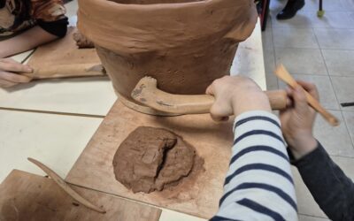 Battements d’argile : percussion et céramique à l’école de Vesc