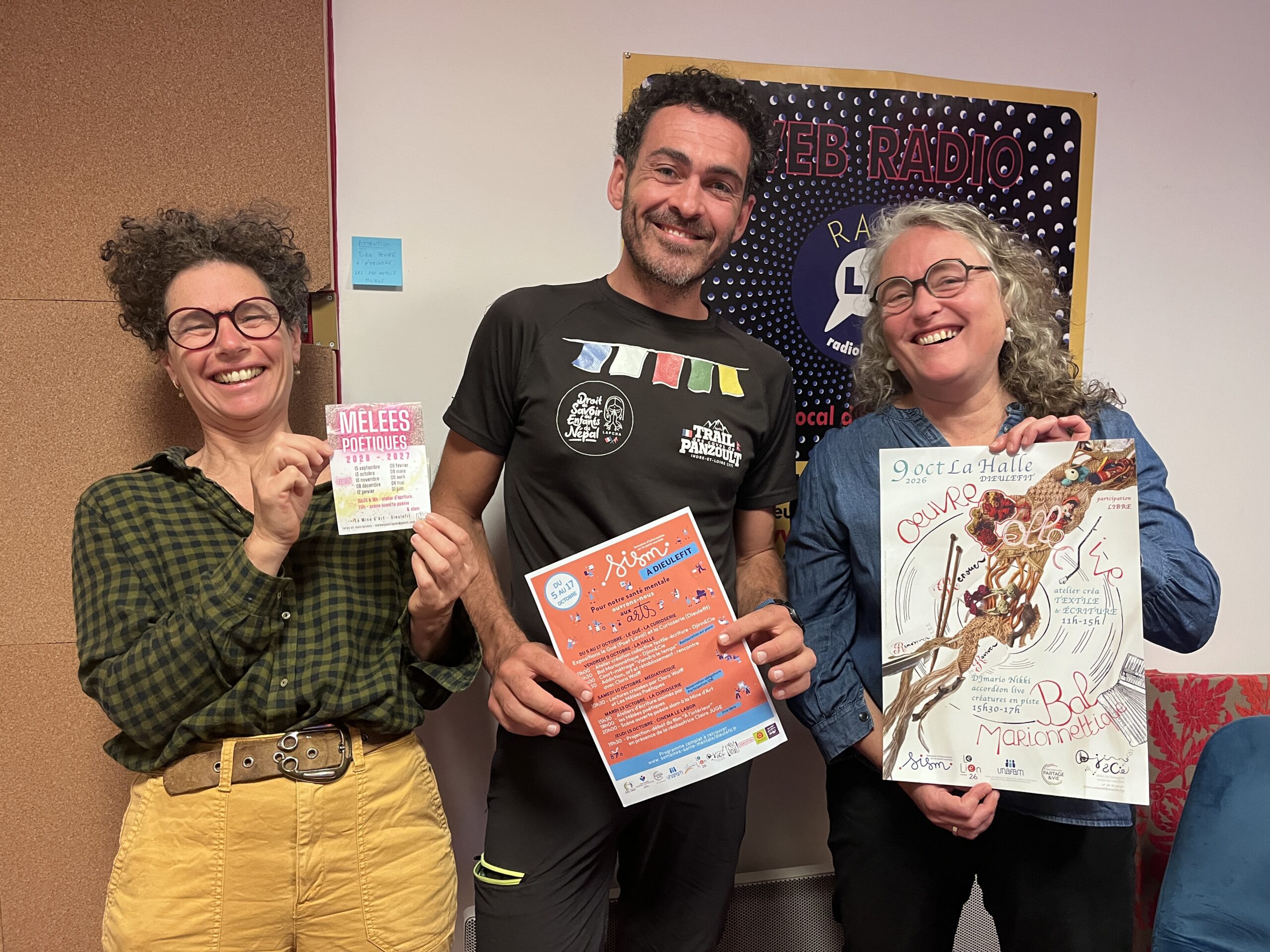 Élise Buffet, autrice et coordinatrice au sein des Mêlées poétiques ; Charlie Mongault, infirmier au centre médico-psychologique pour adultes de Dieulefit ; Aurélie Gandolphe, artiste textile et coordinatrice des actions de Djinn et compagnie pour les SISM.